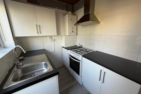 2 bedroom maisonette to rent, Oakleigh Close, London, N20