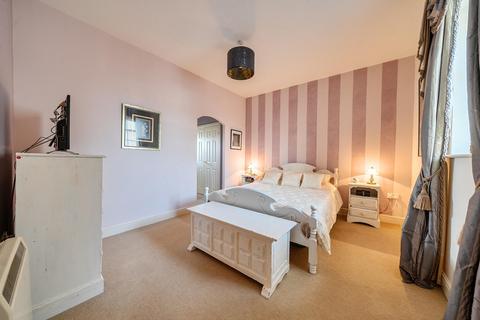 3 bedroom maisonette for sale, St. Georges Court, Trowbridge BA14