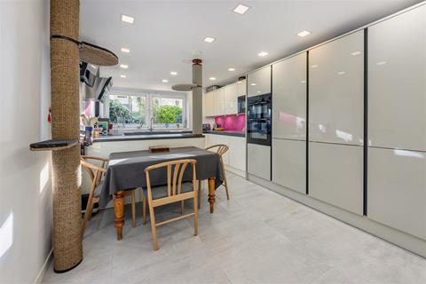 3 bedroom flat for sale, Waxham, Mansfield Road Hampstead