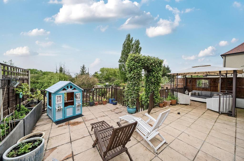 Davidson Frost-Wellings, DFW, Woodhill Crescent, G