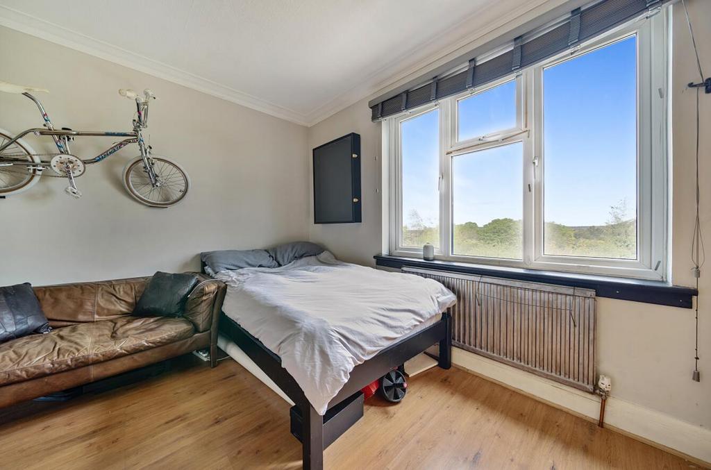 Davidson Frost-Wellings, DFW, Woodhill Crescent, B