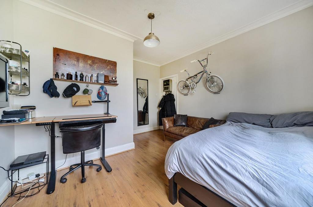 Davidson Frost-Wellings, DFW, Woodhill Crescent, B