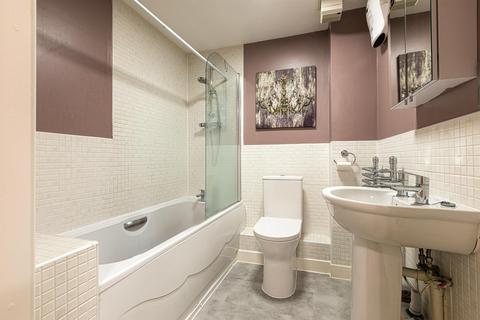 2 bedroom flat for sale, The Laurels, Leicester