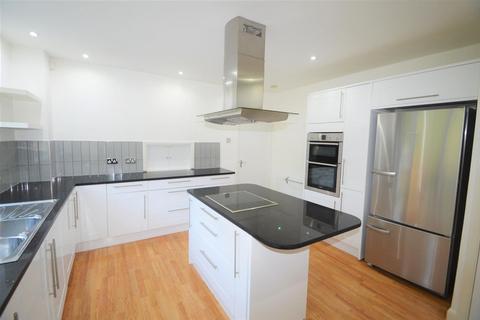 undefined, Flempton Rad, London, E10