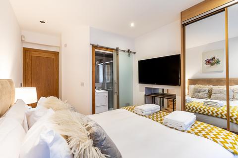 2 bedroom flat to rent,  Great Titchfield Street, London W1W