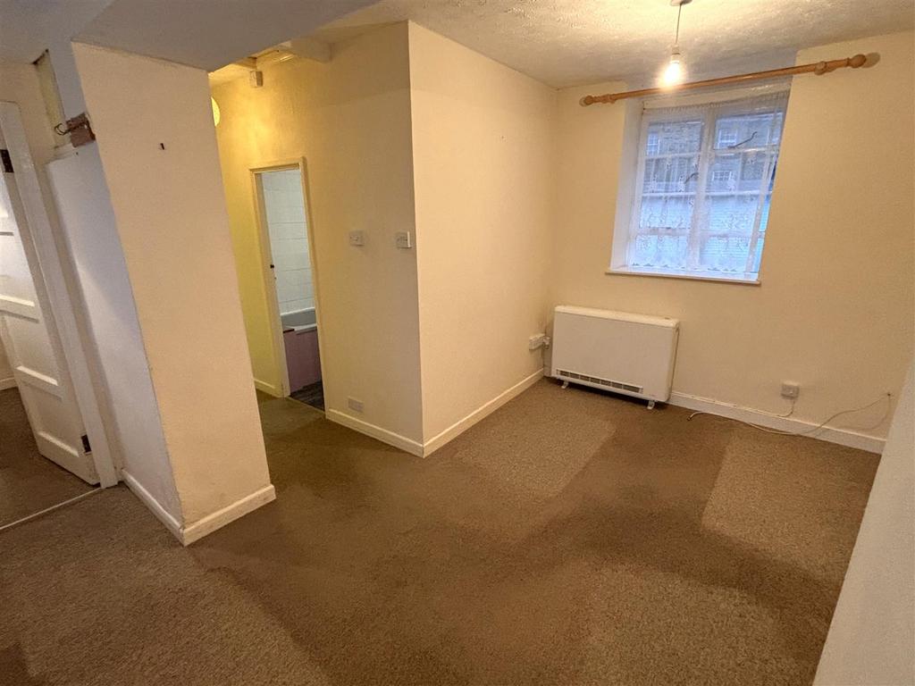 Living Area (2).jpeg