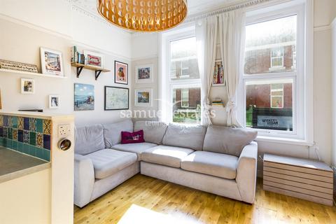 1 bedroom flat for sale, Balham, London, SW12