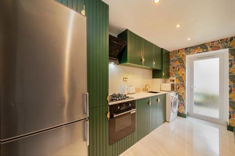 2 bedroom flat to rent, Lady Somerset Road, London NW5