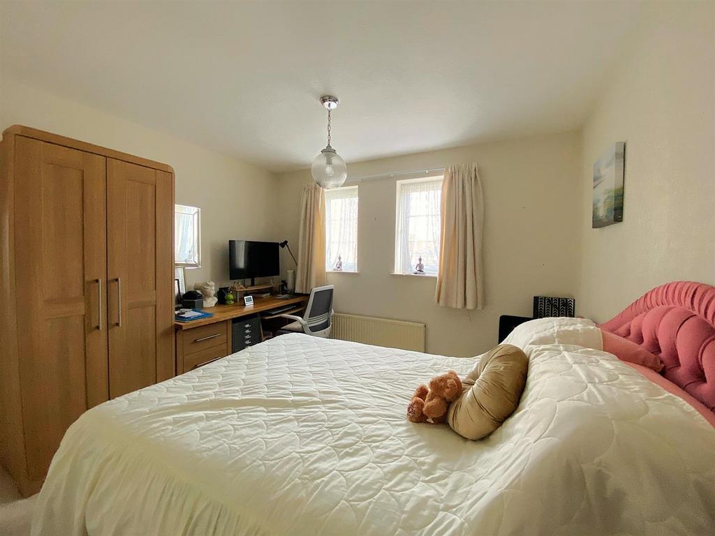 5 The Briary -Bed2.jpg