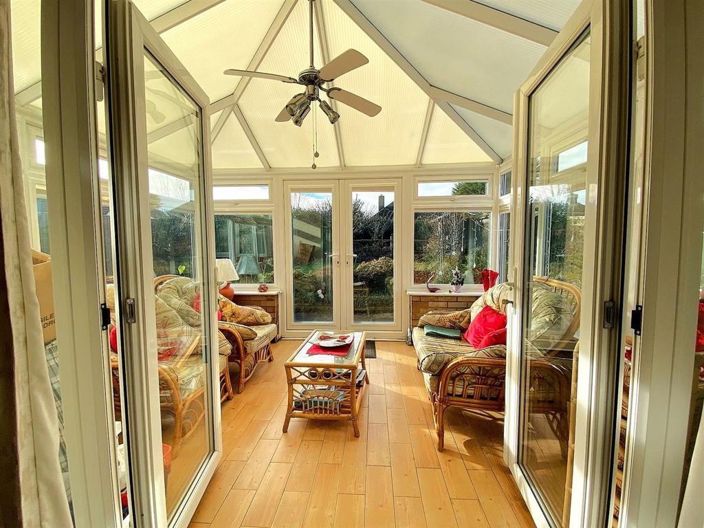 5 The Briary - Conservatory1.jpg