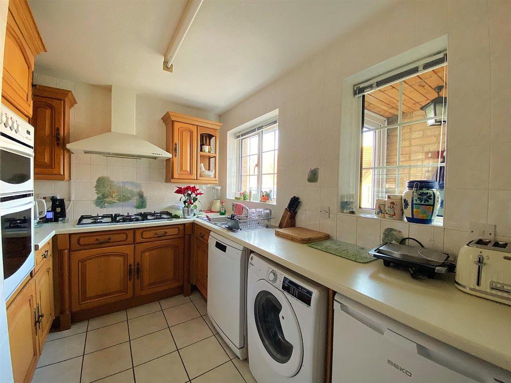 5 The Briary - Kitchen1.jpg