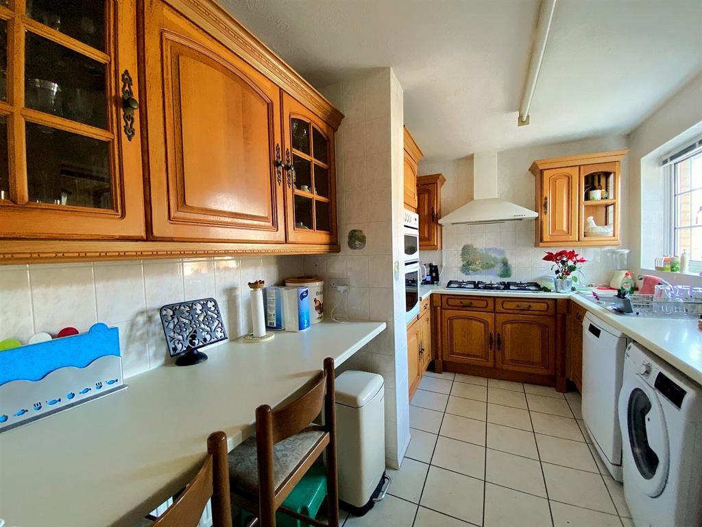 5 The Briary - Kitchen2.jpg