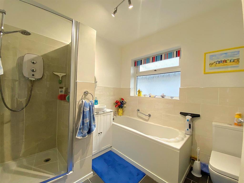 20 Windmill Drive -Bathroom.jpg