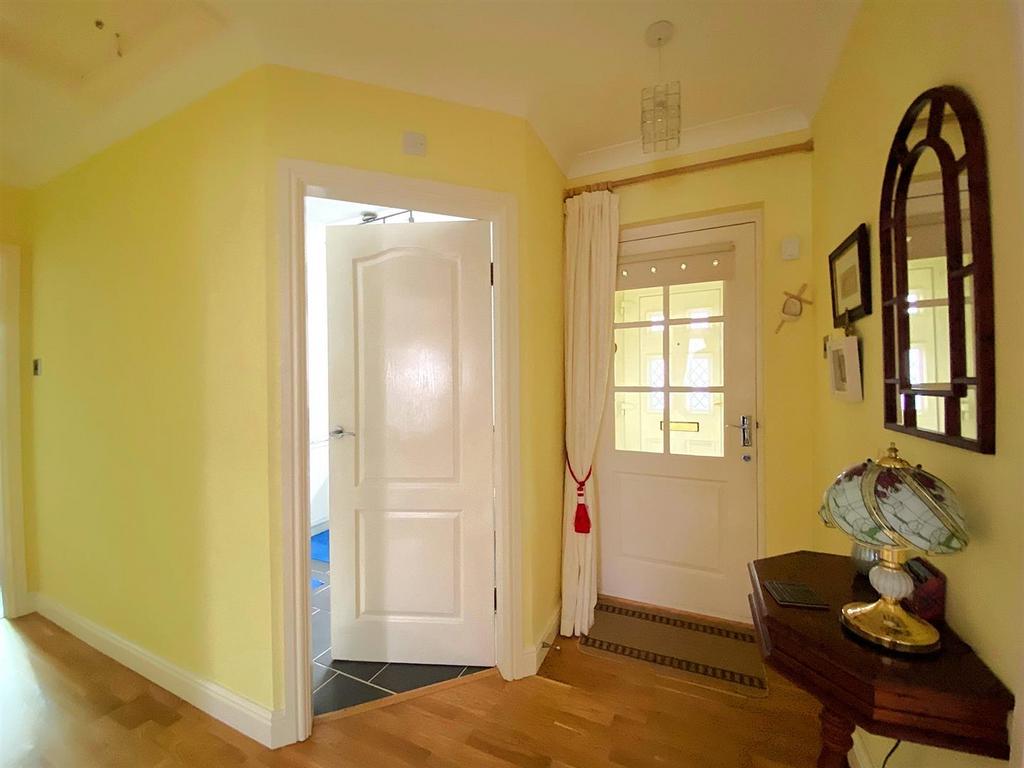 20 Windmill Drive - Hall.jpg