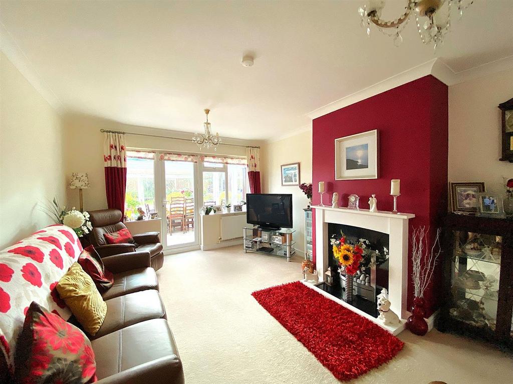 20 Windmill Drive - Lounge2.jpg