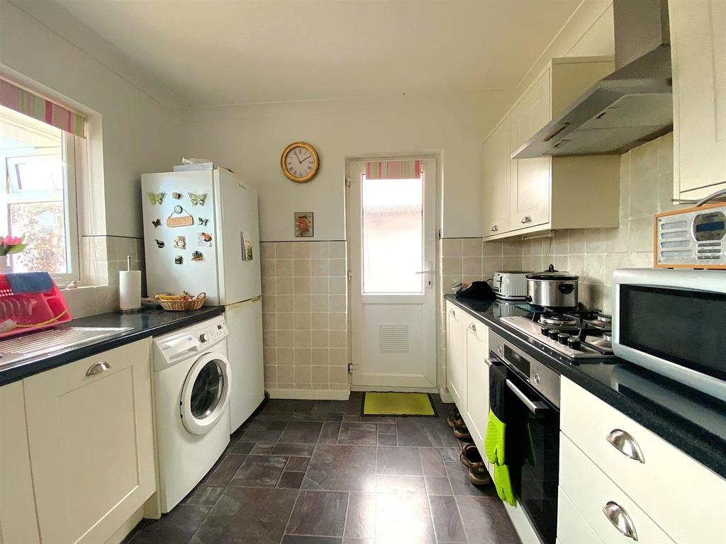 20 Windmill Drive - Kitchen3.jpg