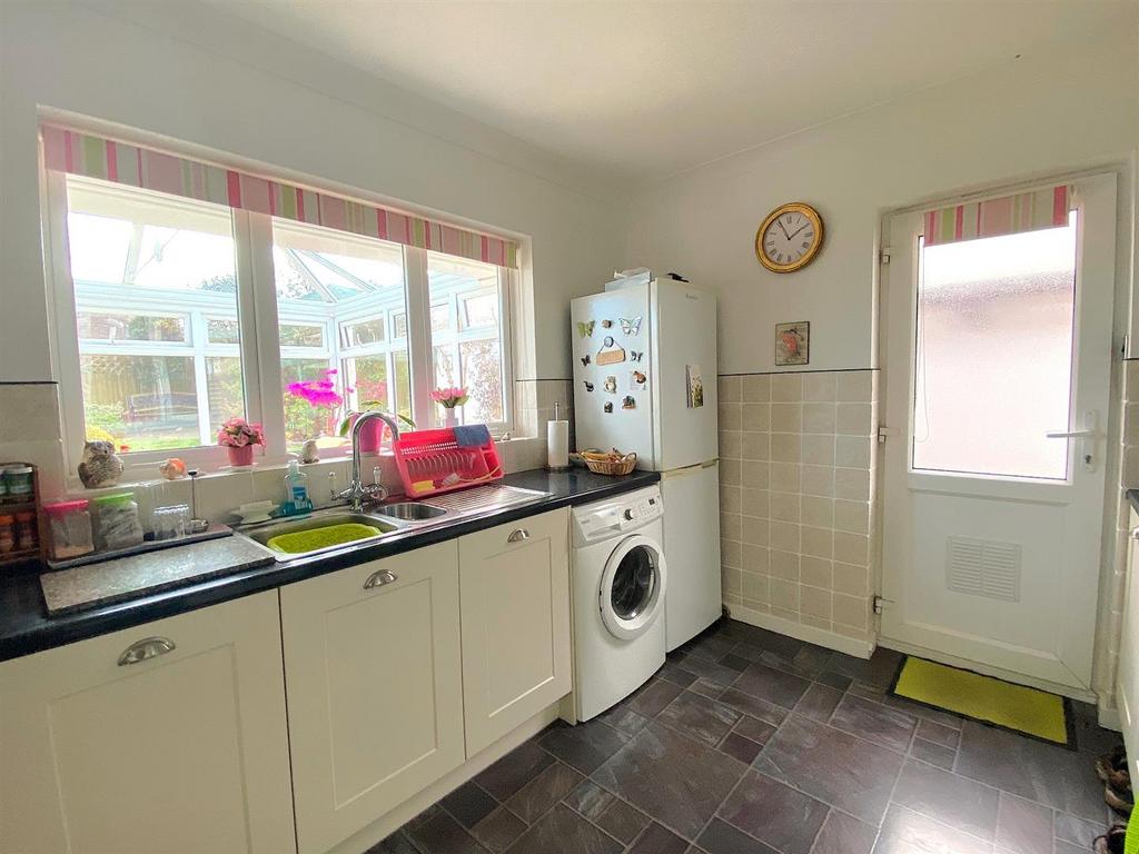 20 Windmill Drive - Kitchen1.jpg