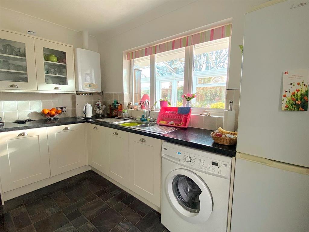 20 Windmill Drive - Kitchen2.jpg