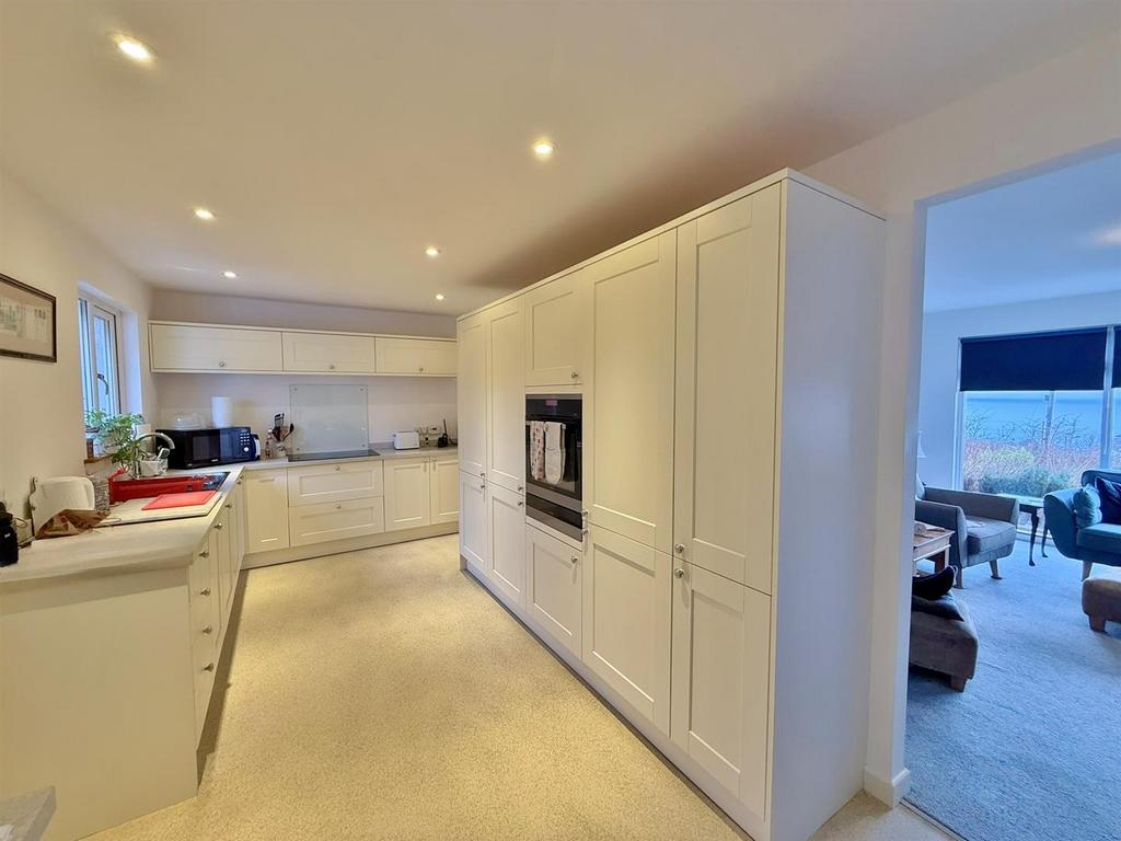 Kitchen to lounge