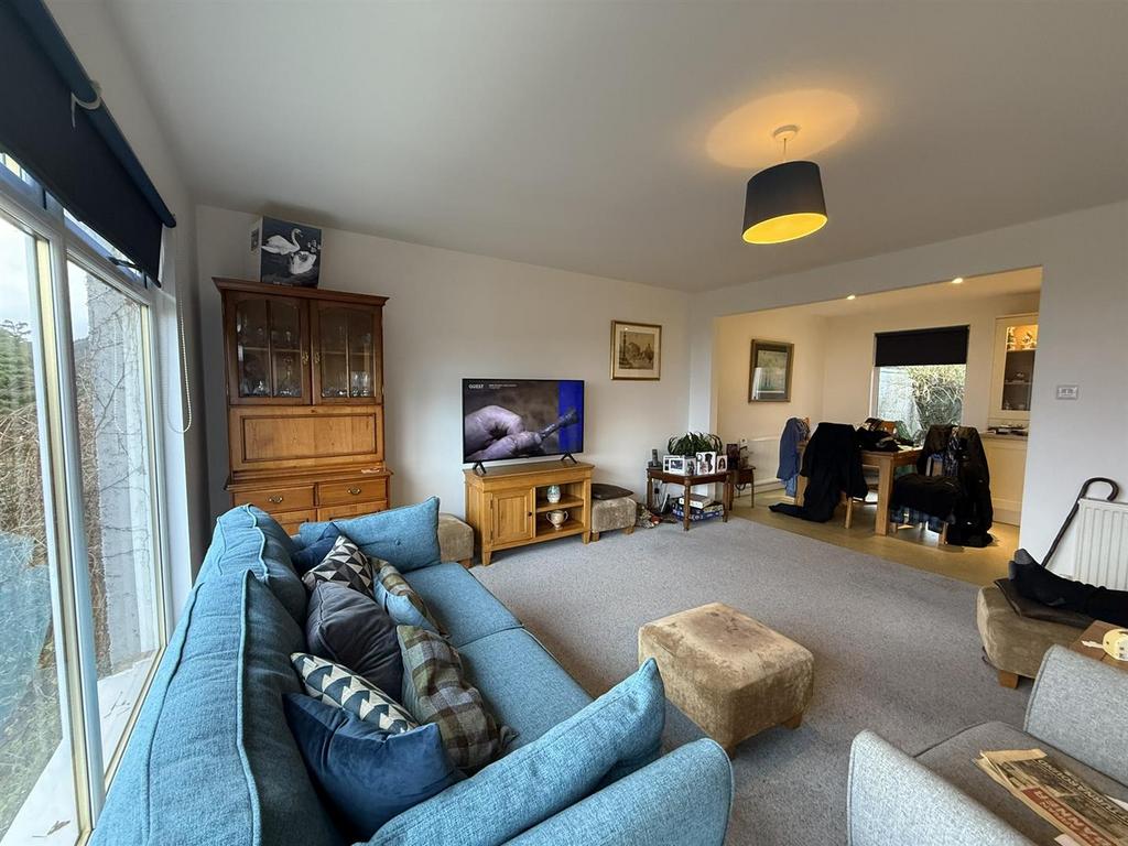 Lounge to dining room