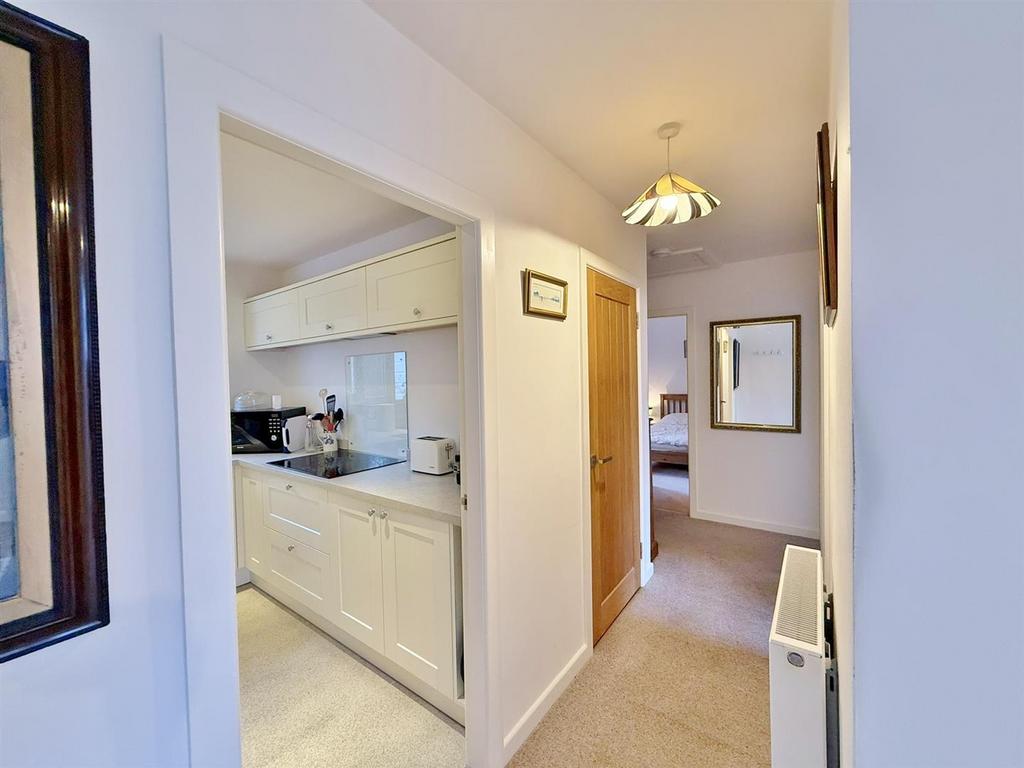 Hallway to the bedrooms
