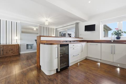 3 bedroom detached house for sale, Woodbrooke Way, Corringham, Stanford-le-hope, Essex, SS17 9DR