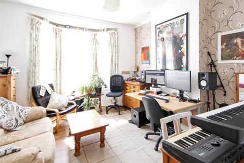 1 bedroom flat to rent, Warleigh Road, Preston Circus, Brighton