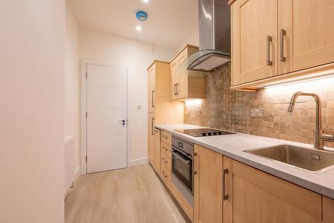 Studio to rent, York Road, Acton, W3
