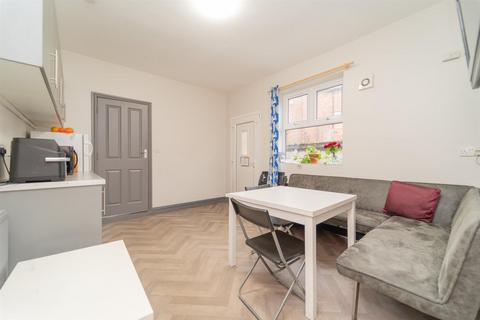 5 bedroom end of terrace house for sale, Carmoor Road, Longsight