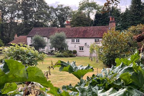 5 bedroom detached house to rent, Burhill, Hersham, Walton-on-Thames, Surrey, KT12