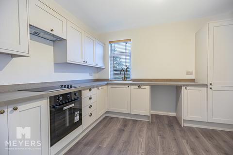3 bedroom flat for sale, Jumpers Avenue, Christchurch, BH23 2