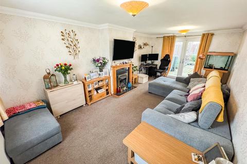 4 bedroom end of terrace house for sale, Croyde Avenue, Corby NN18
