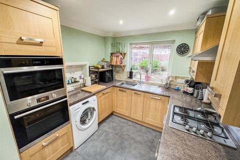 4 bedroom end of terrace house for sale, Croyde Avenue, Corby NN18