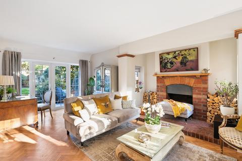 3 bedroom detached house for sale, Manygate Lane, Shepperton, TW17