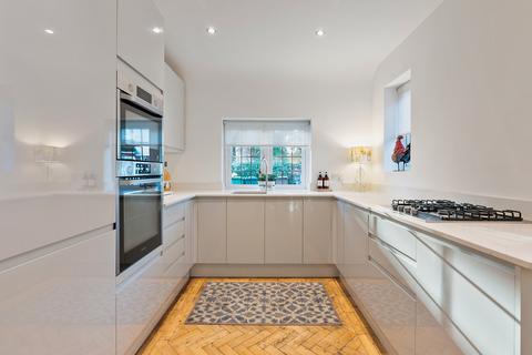 undefined, Manygate Lane, Shepperton, TW17