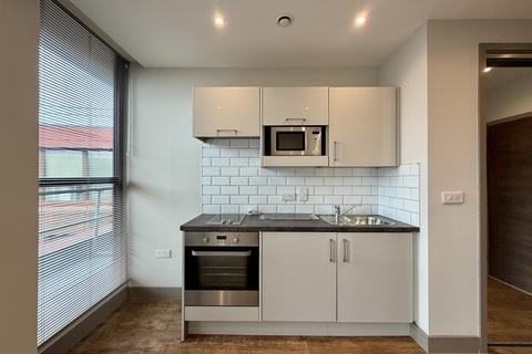 Studio to rent, Week Street