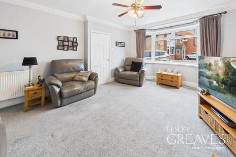 4 bedroom semi-detached house for sale, Farnsfield Avenue, Burton Joyce, Nottingham
