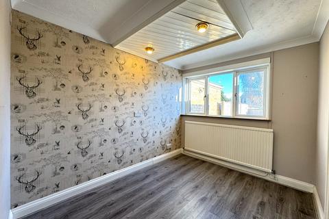 undefined, KING'S LYNN - 3 Bedroom End Terrace House close to QEH