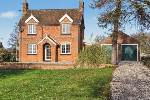 3 bedroom detached house to rent, Castle Hill, Wichenford, Worcester