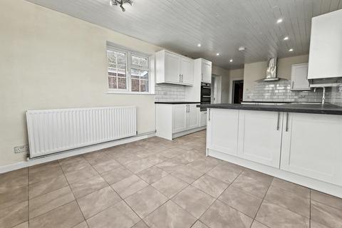 3 bedroom detached house to rent, Castle Hill, Wichenford, Worcester