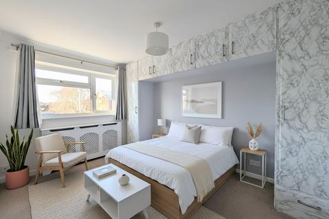 3 bedroom semi-detached house to rent, Hughes Close, Harvington, WR11
