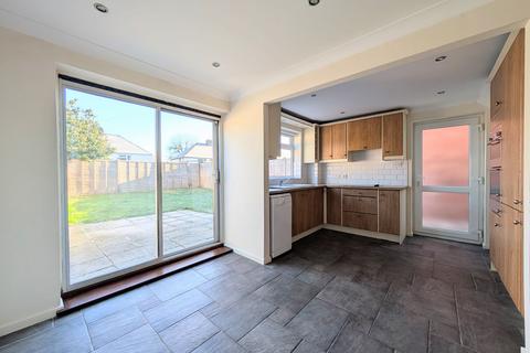 3 bedroom semi-detached house to rent, Hughes Close, Harvington, WR11