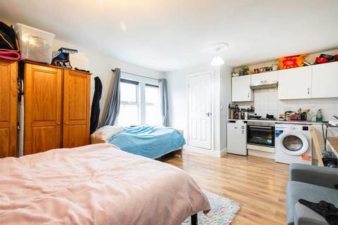 Studio to rent, Fordwych Road, London NW2