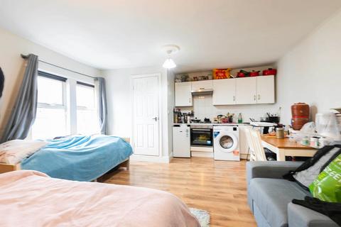 Studio to rent, Fordwych Road, London NW2