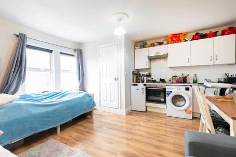 Studio to rent, Fordwych Road, London NW2