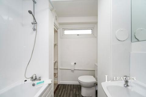 3 bedroom flat to rent, Lumsden Road, PO4