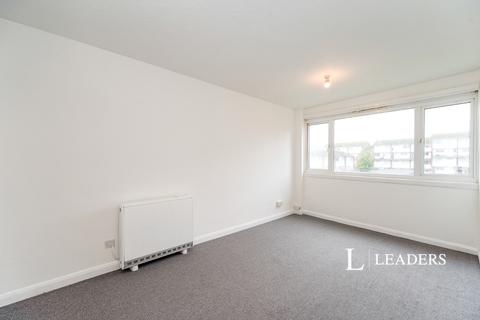 3 bedroom flat to rent, Lumsden Road, PO4