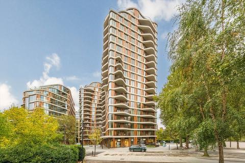 Triptych Place, London SE1