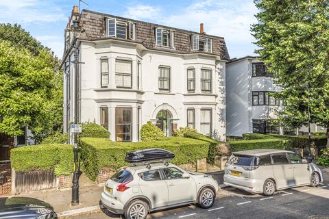 Avenue Crescent, London, W3