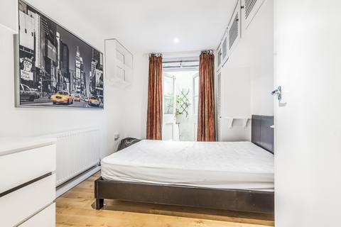 1 bedroom flat to rent, Avenue Crescent, London, W3